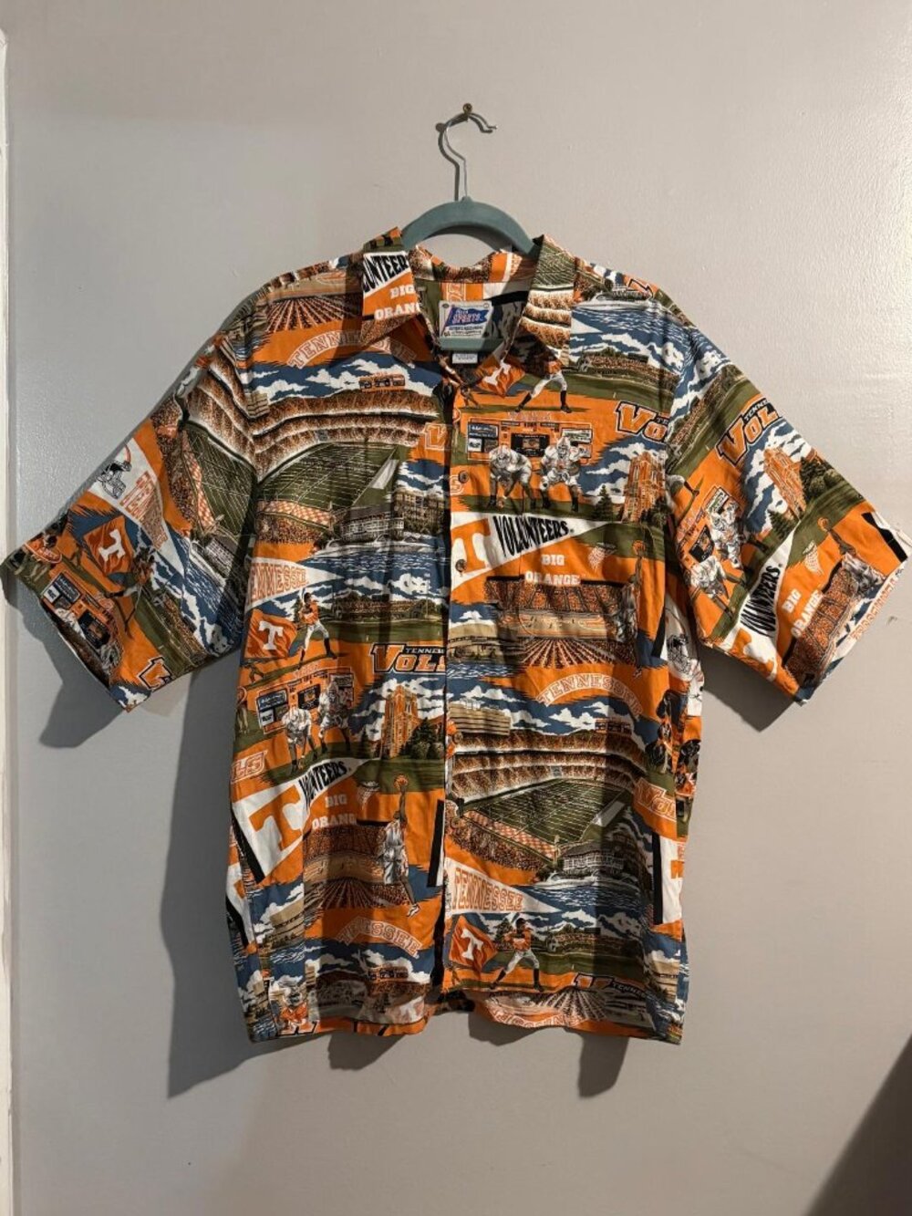 Vtg. Reyn Spooner Tennessee Volunteers Short Sleeve !00% Rayon Orange Camp Shirt